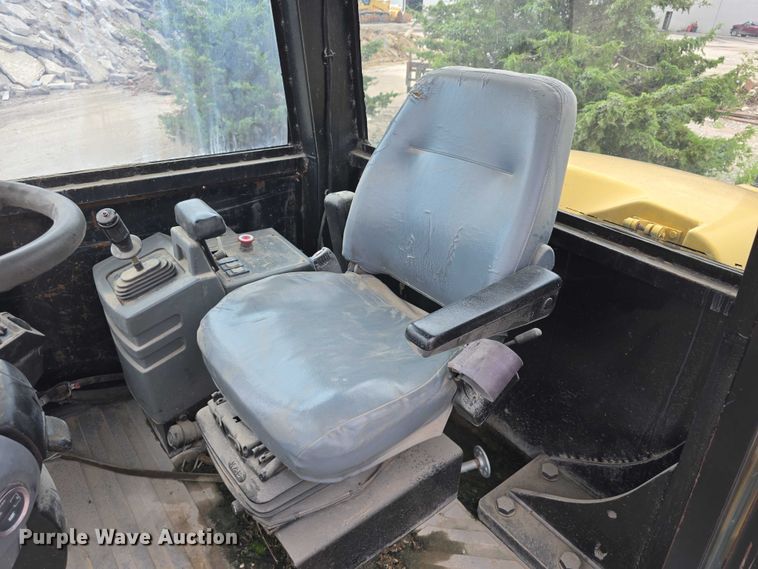 image for item DR3947 2005 Caterpillar CP-563E single drum vibratory roller