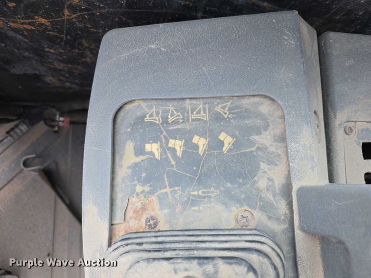 image for item DR3947 2005 Caterpillar CP-563E single drum vibratory roller