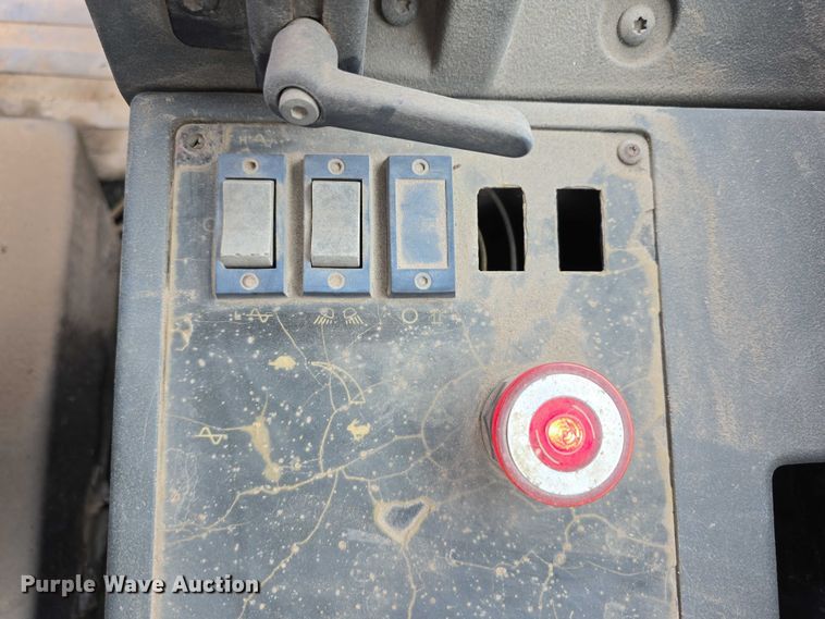 image for item DR3947 2005 Caterpillar CP-563E single drum vibratory roller