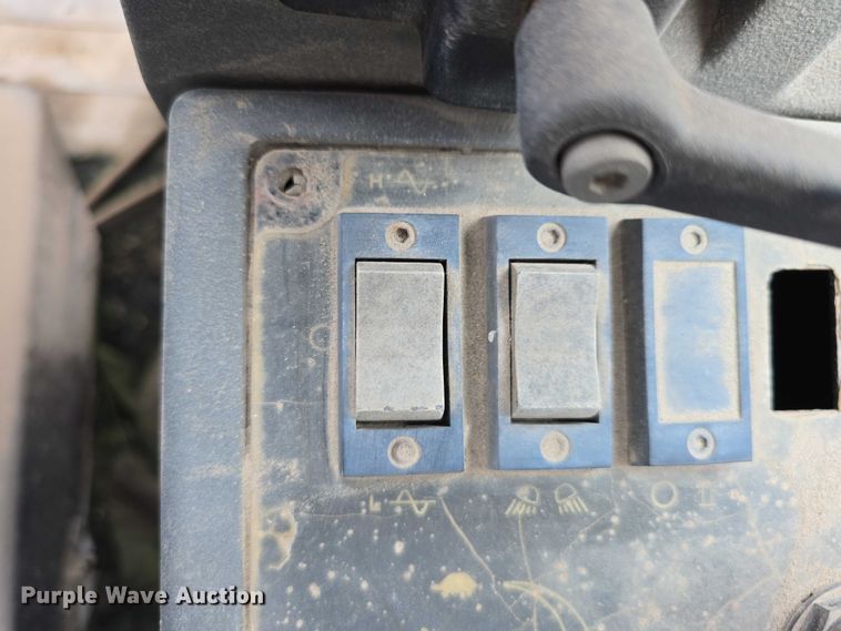 image for item DR3947 2005 Caterpillar CP-563E single drum vibratory roller