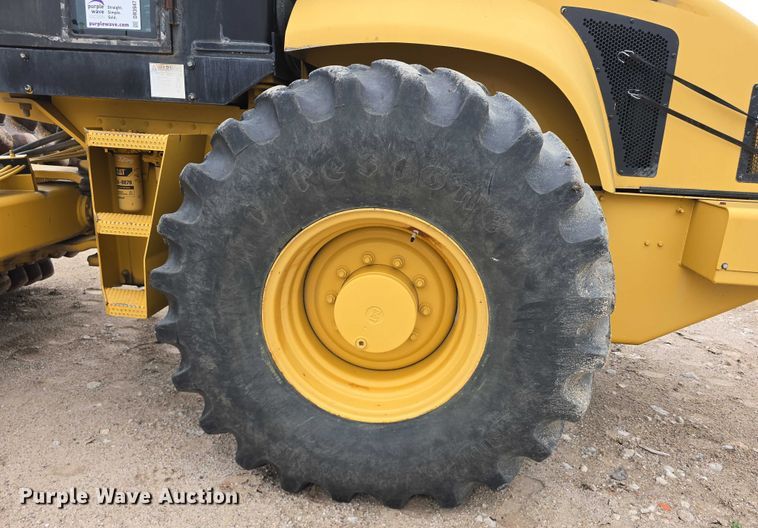 image for item DR3947 2005 Caterpillar CP-563E single drum vibratory roller