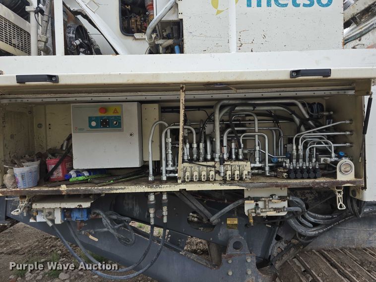 image for item DR3948 Metso Lokotrack LT1110S impact crushing plant