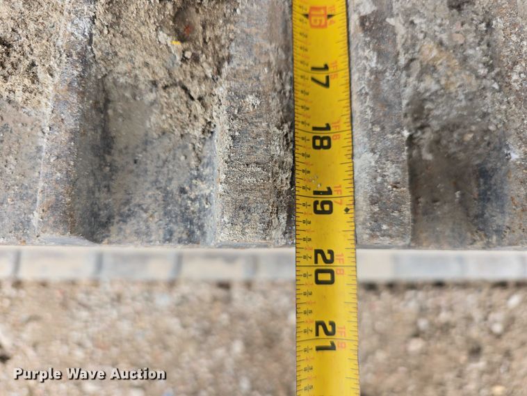 image for item DR3948 Metso Lokotrack LT1110S impact crushing plant