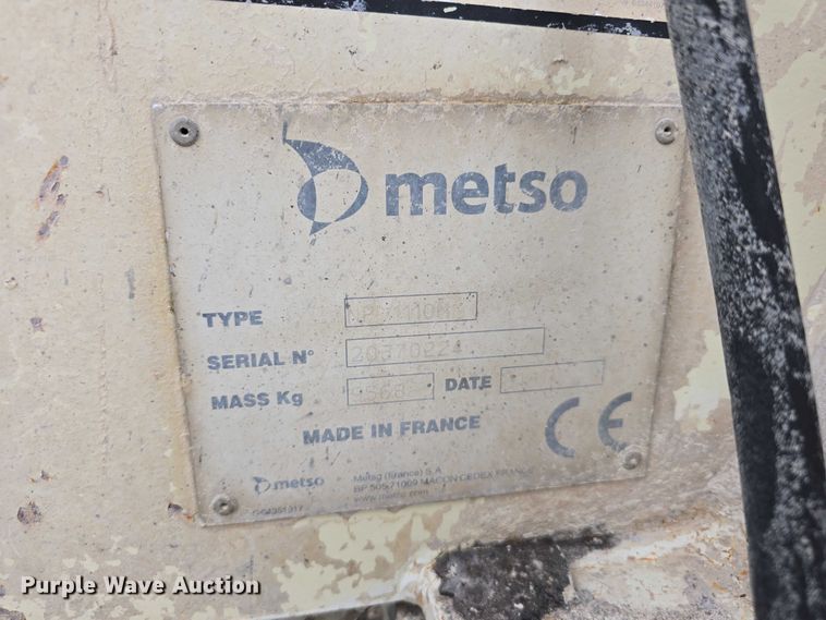 image for item DR3948 Metso Lokotrack LT1110S impact crushing plant