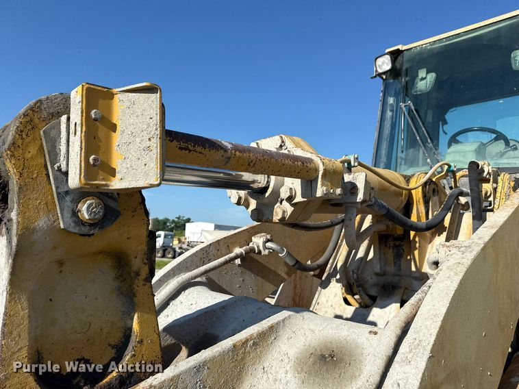image for item DS3820 1998 Caterpillar 950G wheel loader