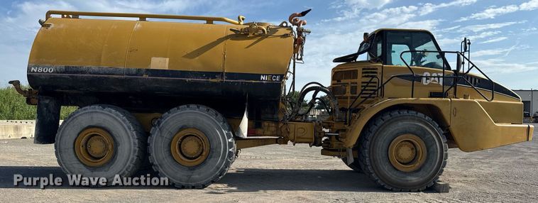 image for item DS3832 2005 Caterpillar 740 water wagon