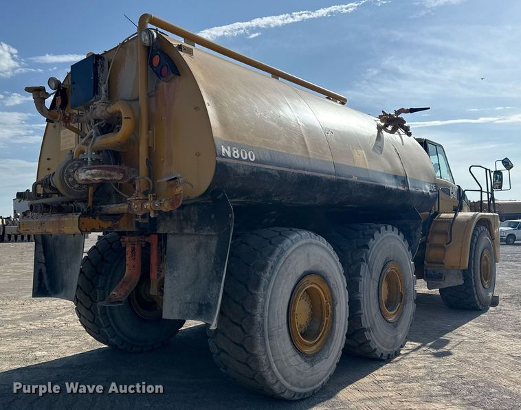 image for item DS3832 2005 Caterpillar 740 water wagon