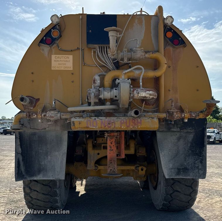 image for item DS3832 2005 Caterpillar 740 water wagon
