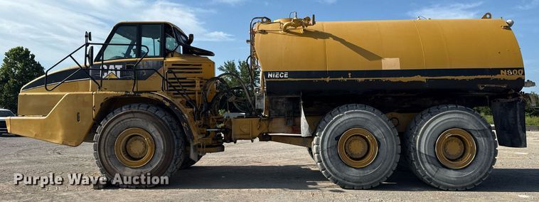 image for item DS3832 2005 Caterpillar 740 water wagon