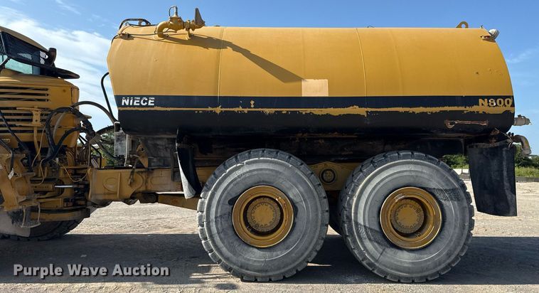 image for item DS3832 2005 Caterpillar 740 water wagon