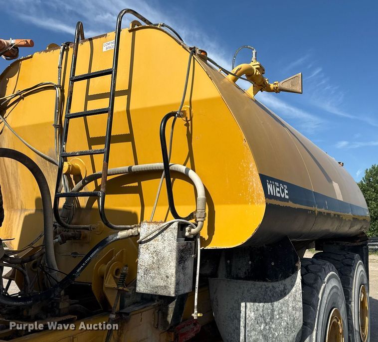 image for item DS3832 2005 Caterpillar 740 water wagon