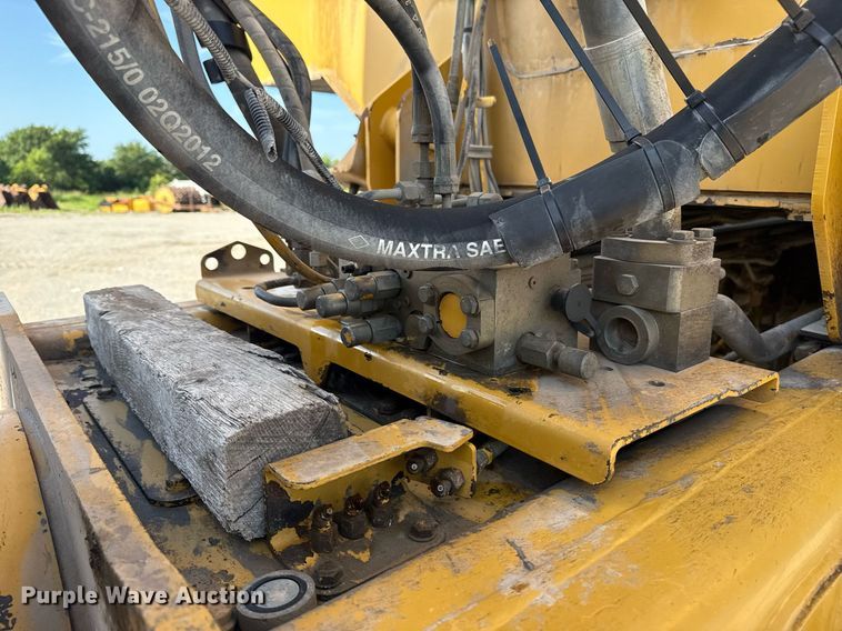image for item DS3832 2005 Caterpillar 740 water wagon