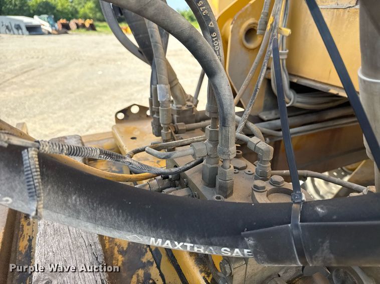 image for item DS3832 2005 Caterpillar 740 water wagon