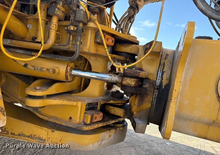image for item DS3832 2005 Caterpillar 740 water wagon