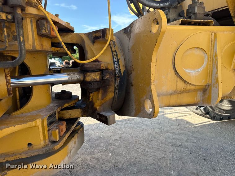 image for item DS3832 2005 Caterpillar 740 water wagon