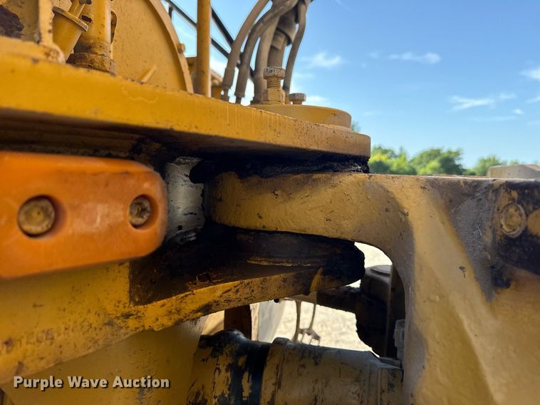 image for item DS3832 2005 Caterpillar 740 water wagon