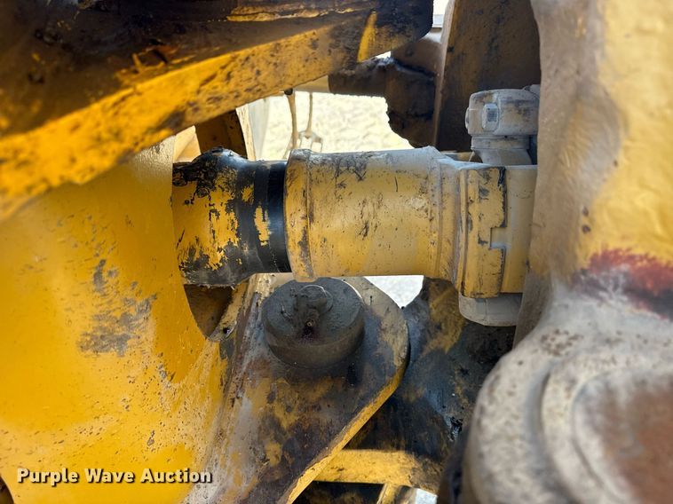 image for item DS3832 2005 Caterpillar 740 water wagon
