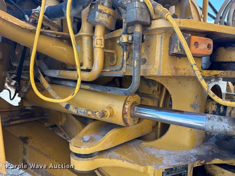 image for item DS3832 2005 Caterpillar 740 water wagon