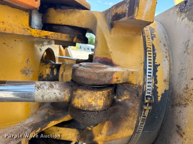 image for item DS3832 2005 Caterpillar 740 water wagon