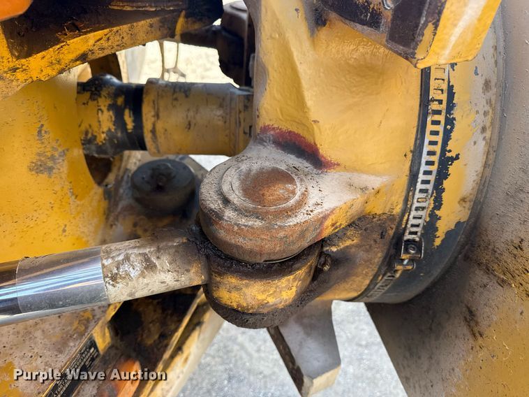 image for item DS3832 2005 Caterpillar 740 water wagon