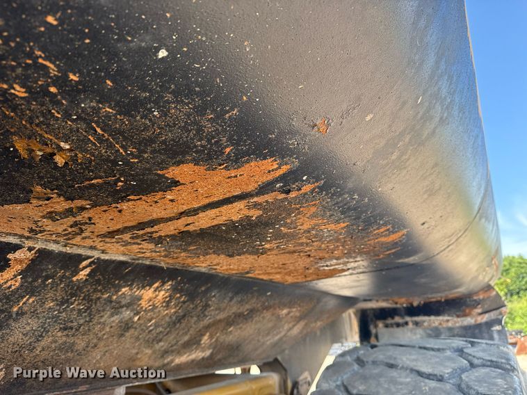 image for item DS3832 2005 Caterpillar 740 water wagon