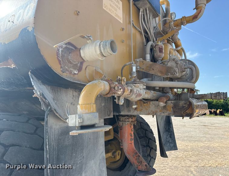 image for item DS3832 2005 Caterpillar 740 water wagon