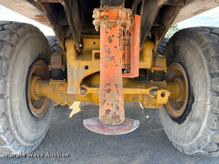 image for item DS3832 2005 Caterpillar 740 water wagon