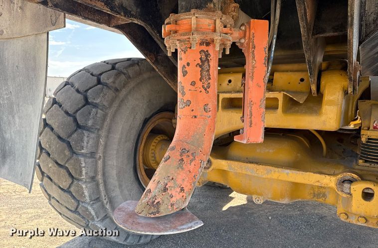 image for item DS3832 2005 Caterpillar 740 water wagon