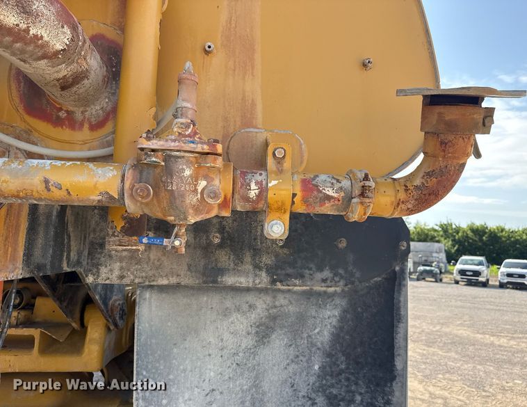 image for item DS3832 2005 Caterpillar 740 water wagon