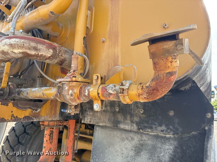 image for item DS3832 2005 Caterpillar 740 water wagon
