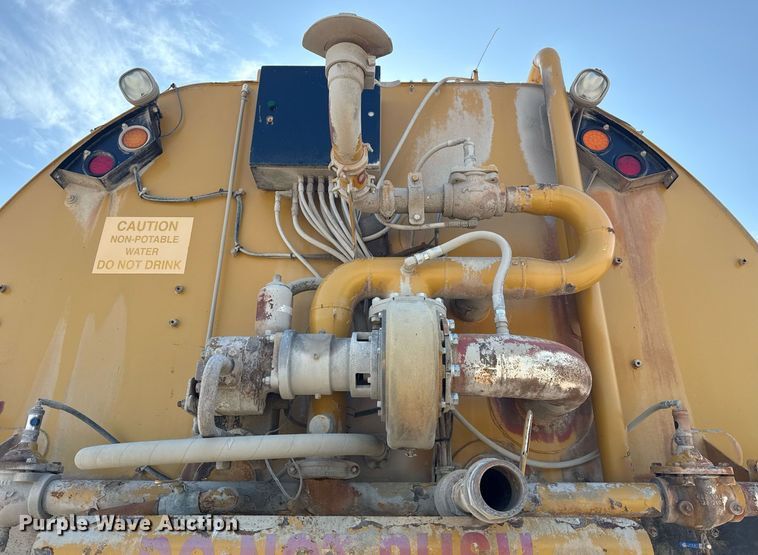 image for item DS3832 2005 Caterpillar 740 water wagon