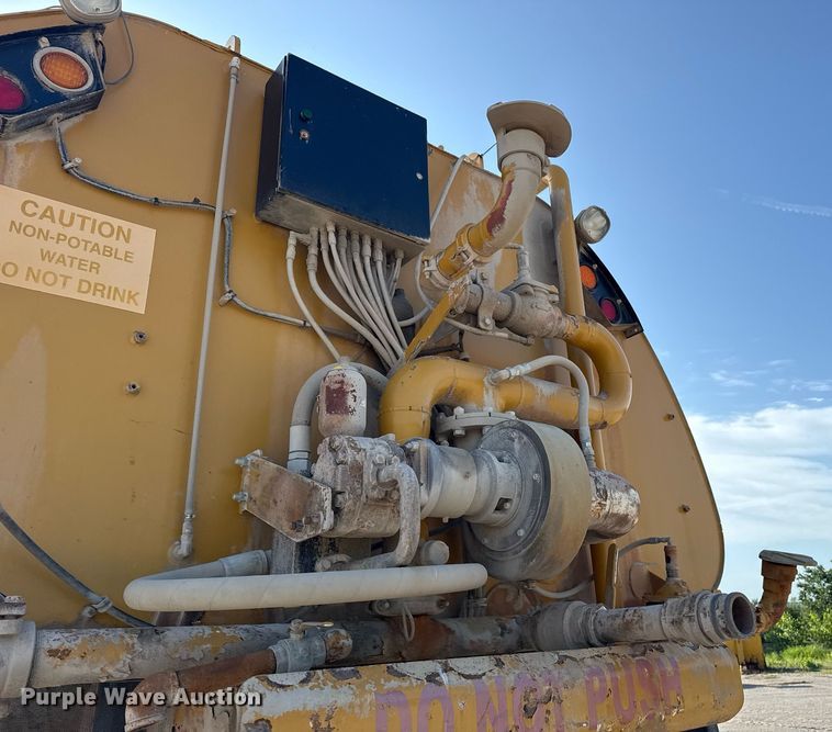 image for item DS3832 2005 Caterpillar 740 water wagon