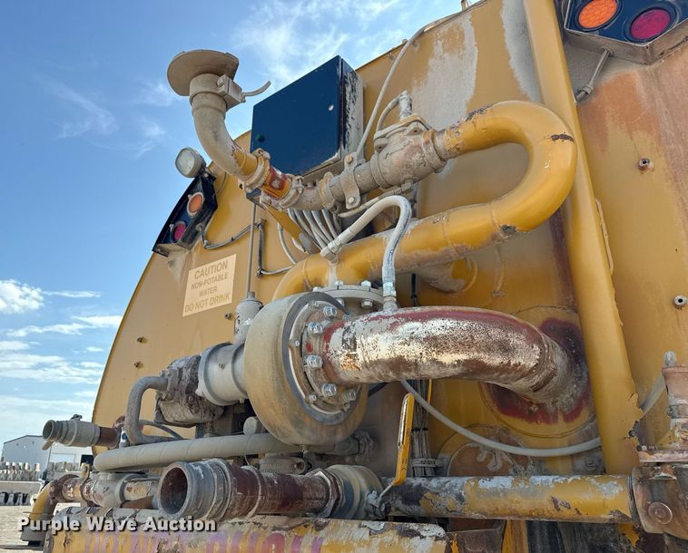 image for item DS3832 2005 Caterpillar 740 water wagon