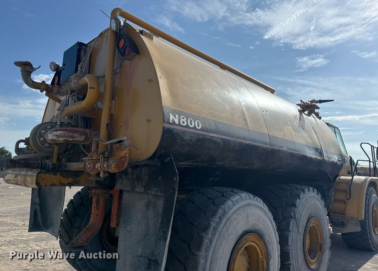 image for item DS3832 2005 Caterpillar 740 water wagon