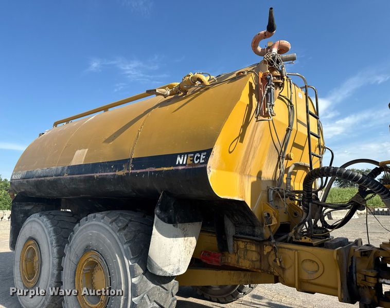 image for item DS3832 2005 Caterpillar 740 water wagon