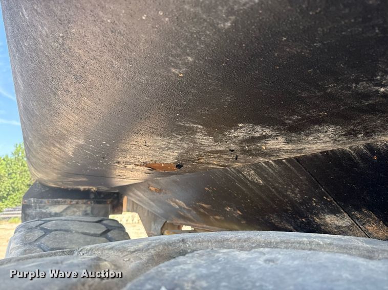 image for item DS3832 2005 Caterpillar 740 water wagon