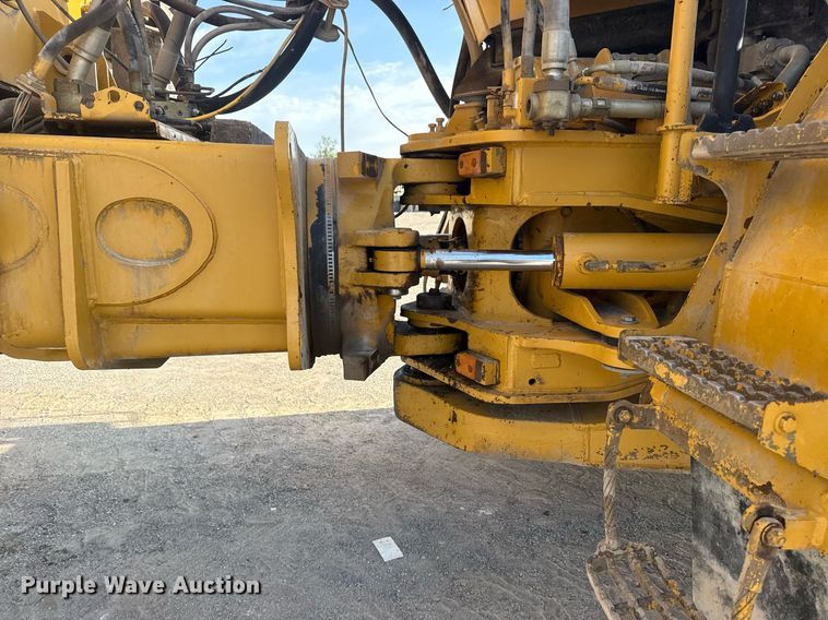 image for item DS3832 2005 Caterpillar 740 water wagon