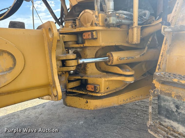 image for item DS3832 2005 Caterpillar 740 water wagon