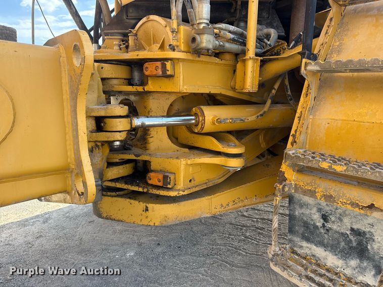 image for item DS3832 2005 Caterpillar 740 water wagon