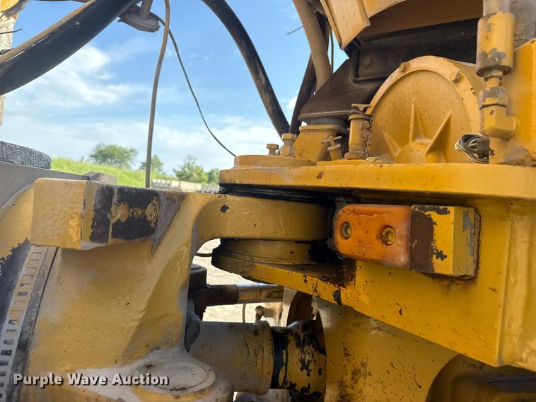 image for item DS3832 2005 Caterpillar 740 water wagon