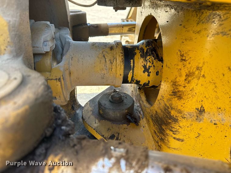 image for item DS3832 2005 Caterpillar 740 water wagon