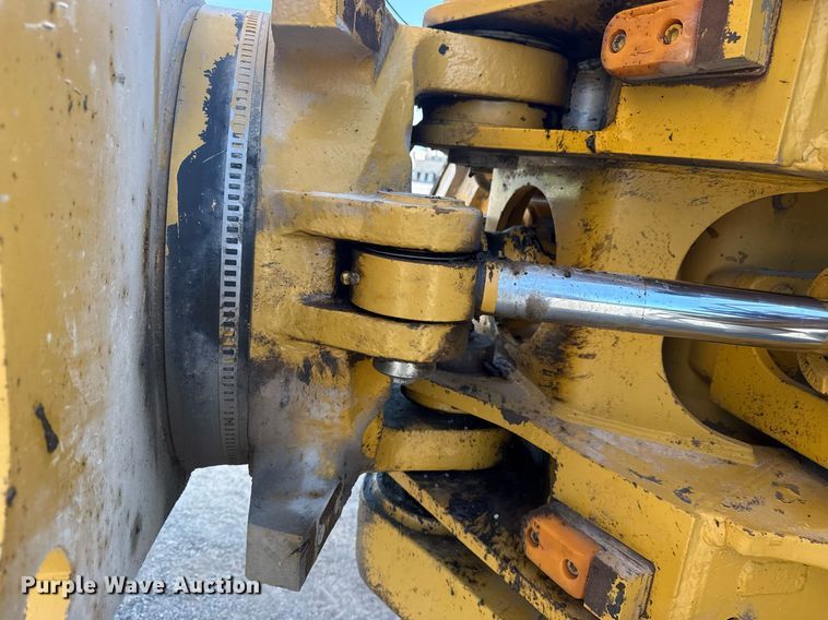 image for item DS3832 2005 Caterpillar 740 water wagon