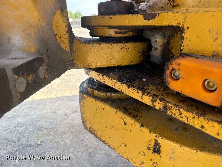 image for item DS3832 2005 Caterpillar 740 water wagon