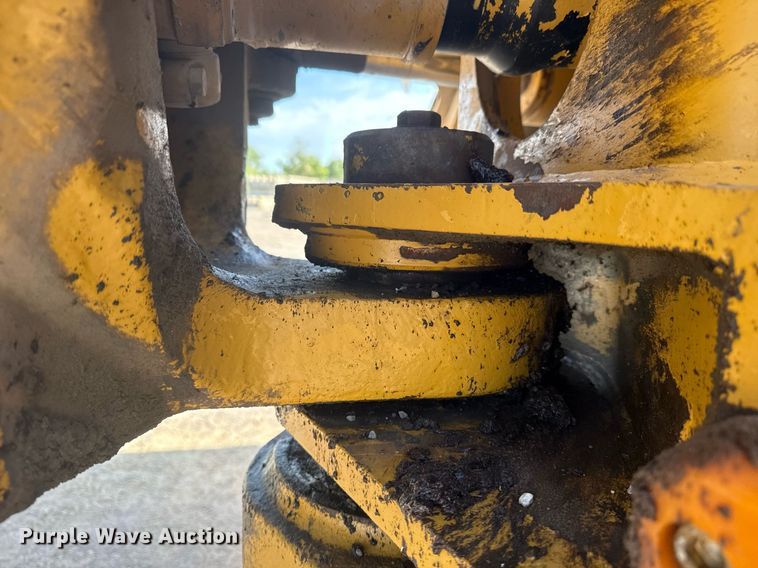 image for item DS3832 2005 Caterpillar 740 water wagon