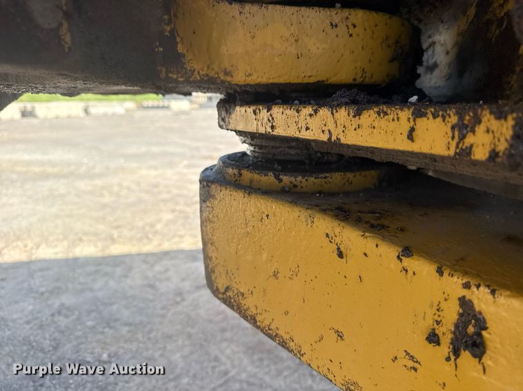 image for item DS3832 2005 Caterpillar 740 water wagon