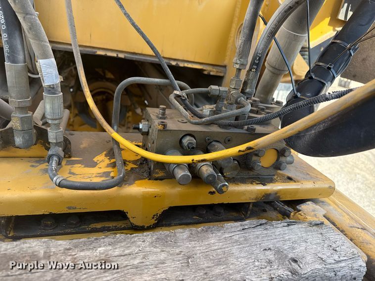 image for item DS3832 2005 Caterpillar 740 water wagon