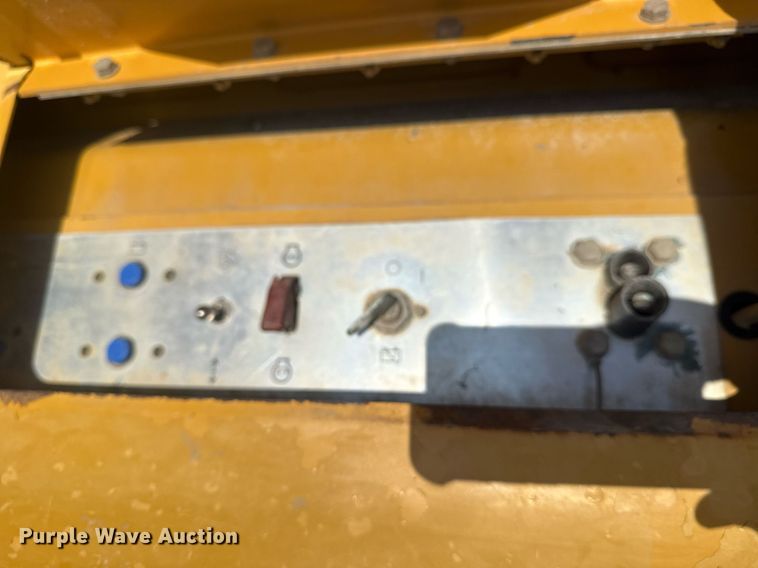 image for item DS3832 2005 Caterpillar 740 water wagon