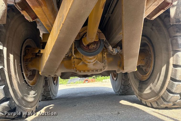 image for item DS3832 2005 Caterpillar 740 water wagon