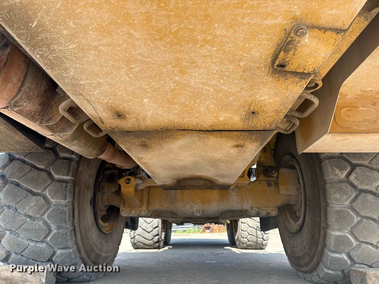 image for item DS3832 2005 Caterpillar 740 water wagon