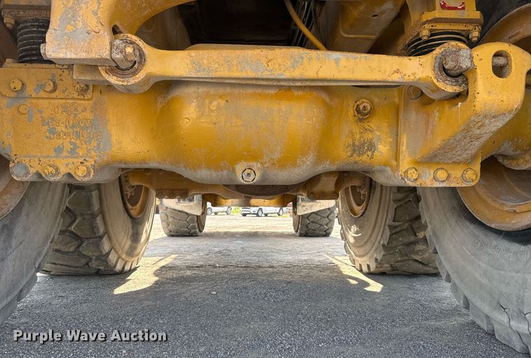 image for item DS3832 2005 Caterpillar 740 water wagon